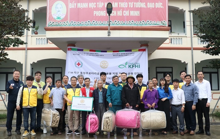 Đoàn Dong Cheong Ju (Hàn Quốc) trao tặng viện trợ thông qua Hội Chữ thập đỏ huyện|https://hiephoa.bacgiang.gov.vn/chi-tiet-tin-tuc/-/asset_publisher/VeCP91o7rg3d/content/-oan-dong-cheong-ju-han-quoc-trao-tang-vien-tro-thong-qua-hoi-chu-thap-o-huyen