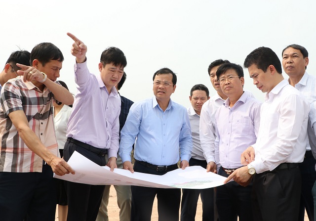 Phó Chủ tịch UBND tỉnh Phan Thế Tuấn kiểm điểm tiến độ GPMB Khu CN Hòa Phú
