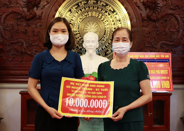 Mẹ Việt Nam anh hùng 97 tuổi ủng hộ 10 triệu đồng phòng chống dịch Covid-19