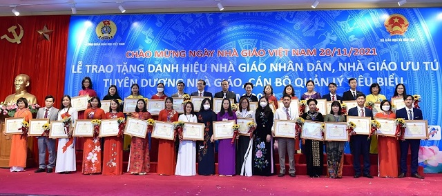 Thầy giáo Nguyễn Văn Hùng được vinh danh tiêu biểu toàn quốc năm 2021