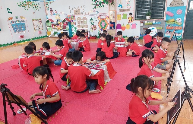 Trường mầm non Đồng Tân tiếp tục đổi mới thực hiện chuyên đề xây dựng trường mầm non lấy trẻ làm...