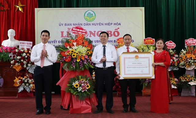 Hiệp Hòa: Công bố quyết định xã Thanh Vân đạt chuẩn nông thôn mới nâng cao