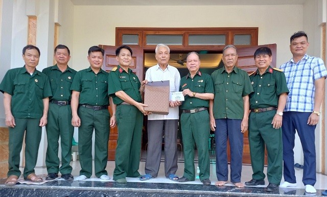 Hội Doanh nhân Cựu chiến binh tỉnh trao tặng 70 suất quà cho Cựu chiến binh Điện Biên phủ
