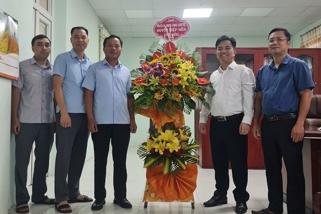 Huyện ủy- HĐND- UBND- Ủy ban MTTQ huyện chúc mừng Bảo hiểm xã hội nhân ngày Bảo hiểm y tế Việt Nam