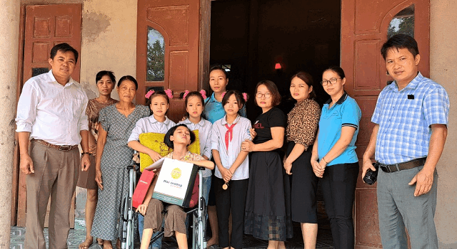 Trường Tiểu học và THCS Đồng Tân giúp đỡ học sinh mắc bệnh hiểm nghèo