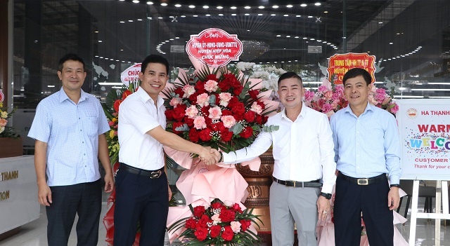 Chủ tịch UBND huyện Hoàng Công Bộ chúc mừng các doanh nghiệp nhân Ngày Doanh nhân Việt Nam