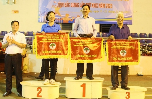 Huyện Hiệp Hòa giành giải Nhì toàn đoàn Hội khỏe truyền thống Người cao tuổi tỉnh