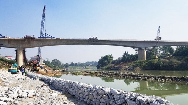 Cầu Hòa Sơn hợp long và dự kiến thông xe kỹ thuật vào cuối năm 2023.