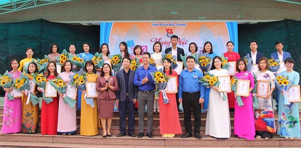 Hiệp Hòa: 2 giáo viên trẻ tiêu biểu được Tỉnh đoàn Bắc Giang tuyên dương