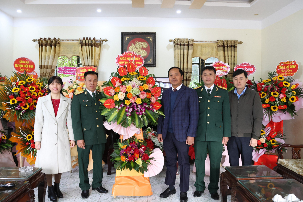 Đồng chí Phạm Văn Nghị chúc mừng đơn vị K23 nhân Ngày thành lập QĐND Việt Nam