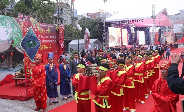Độc đáo Nghi lễ dâng bánh chưng tại Ngày hội|https://hiephoa.bacgiang.gov.vn/zh_CN/chi-tiet-tin-tuc-csxh/-/asset_publisher/VeCP91o7rg3d/content/-oc-ao-nghi-le-dang-banh-chung-tai-ngay-hoi