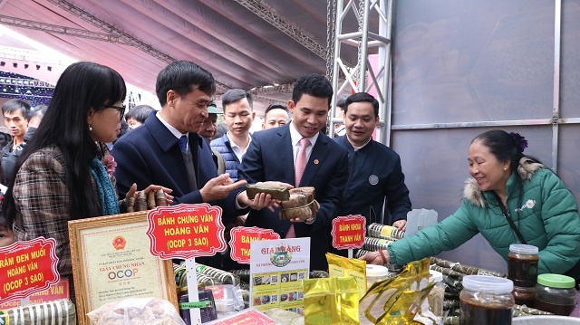 Các gian hàng của Hội Nông dân huyện tại Ngày hội có doanh thu hơn 610 triệu đồng|https://hiephoa.bacgiang.gov.vn/chi-tiet-tin-tuc-ocop/-/asset_publisher/VeCP91o7rg3d/content/cac-gian-hang-cua-hoi-nong-dan-huyen-tai-ngay-hoi-co-doanh-thu-hon-610-trieu-ong