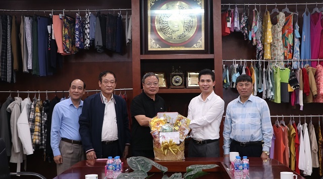 Chủ tịch UBND huyện Hoàng Công Bộ thăm, chúc tết các doanh nghiệp tiêu biểu nhân dịp Tết Nguyên...