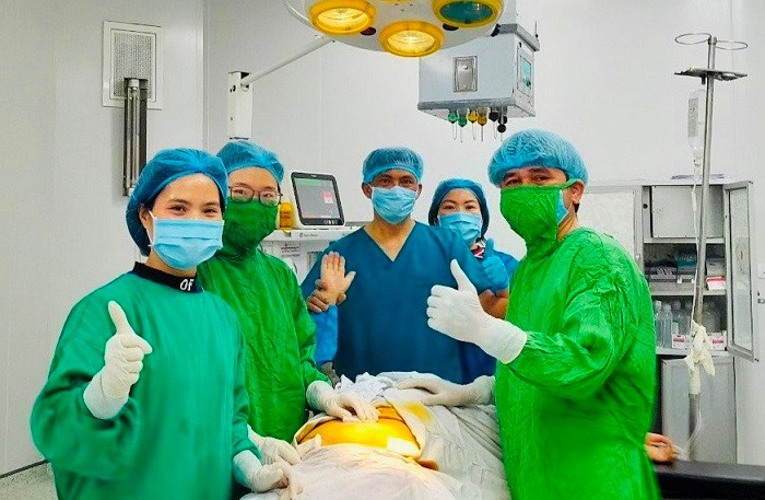 Trung tâm Y tế huyện phẫu thuật thành công cắt khối u nang buồng trứng kích thước lớn