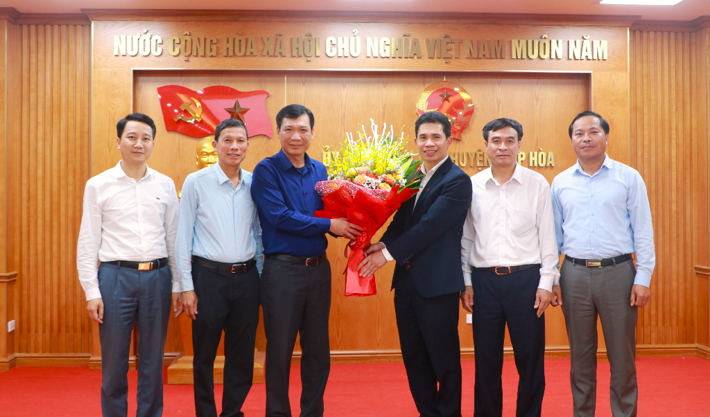 UBND huyện Hiệp Hòa gặp mặt chia tay đồng chí Ngô Tiến Dũng, Nguyên Bí thư Huyện ủy chuyển công tác