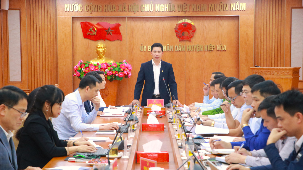 UBND huyện Hiệp Hòa họp phiên thường kỳ tháng 3