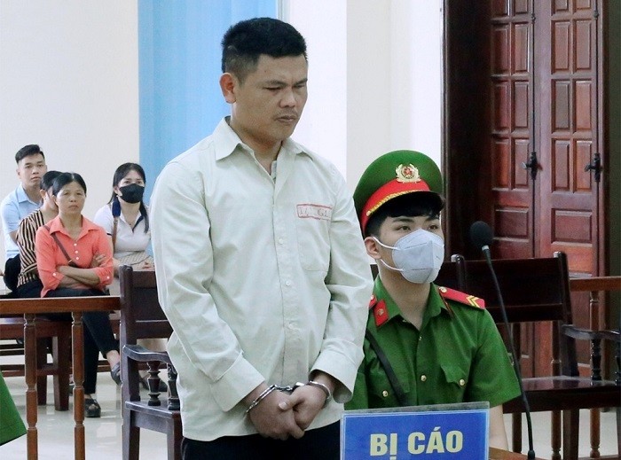 Bị cáo Nguyễn Văn Long  (Xuân Cẩm) dùng dao chém người, nhận án 16 năm tù