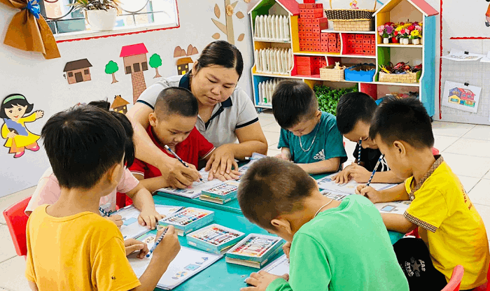 Cô giáo Nguyễn Thị Lan yêu nghề, mến trẻ