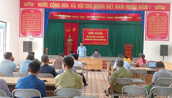 Hội nghị đối thoại giữa Bí thư Đảng ủy Hợp Thịnh với nhân dân thôn Đa Hội