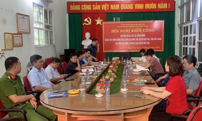 Khởi công xây dựng tuyến đường trục xã Hùng Sơn|https://hiephoa.bacgiang.gov.vn/en_GB/chi-tiet-tin-tuc/-/asset_publisher/VeCP91o7rg3d/content/khoi-cong-xay-dung-tuyen-uong-truc-xa-hung-son