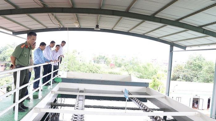 Bí thư Huyện ủy Dương Thanh Tùng kiểm tra công tác cung cấp, sử dụng nước sạch trên địa bàn