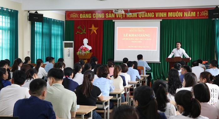 Khai giảng lớp nhận thức về Đảng cho công nhân|https://hiephoa.bacgiang.gov.vn/zh_CN/chi-tiet-tin-tuc/-/asset_publisher/VeCP91o7rg3d/content/khai-giang-lop-nhan-thuc-ve-ang-cho-cong-nhan