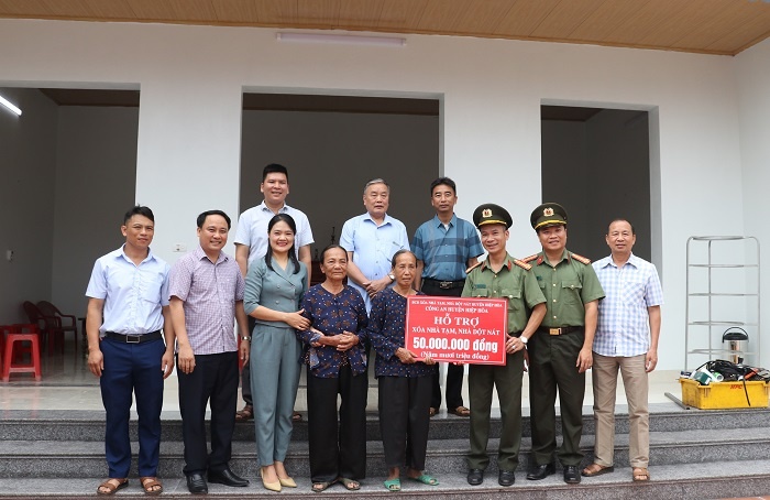 Công an huyện hỗ trợ xây nhà đại đoàn kết tại Xuân Cẩm