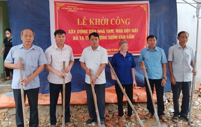 Xã Đông Lỗ khởi công xây dựng nhà đại đoàn kết cho hộ nghèo|https://hiephoa.bacgiang.gov.vn/en_GB/chi-tiet-tin-tuc/-/asset_publisher/VeCP91o7rg3d/content/xa-ong-lo-khoi-cong-xay-dung-nha-ai-oan-ket-cho-ho-ngheo