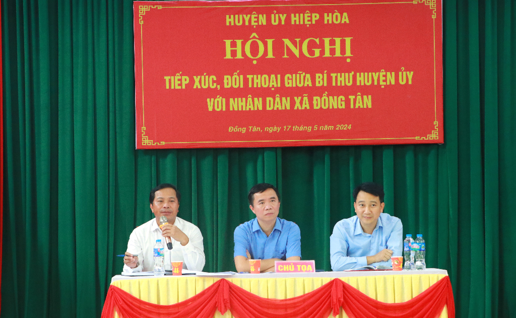 Bí thư Huyện ủy tiếp xúc đối thoại với cán bộ, nhân dân xã Đồng Tân