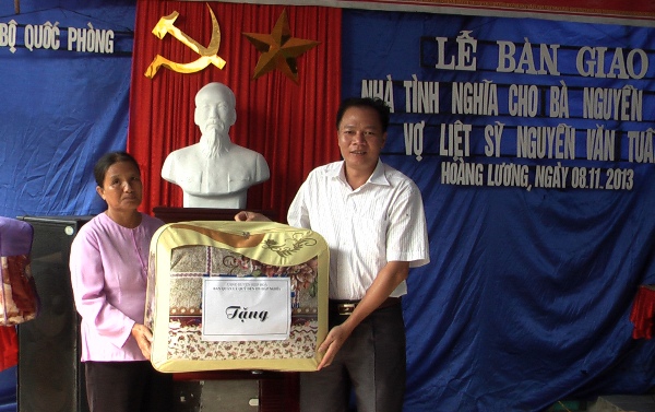 Bộ CHQS tỉnh bàn giao nhà tình nghĩa cho vợ liệt sỹ tại xã Hoàng Lương, Hiệp Hòa