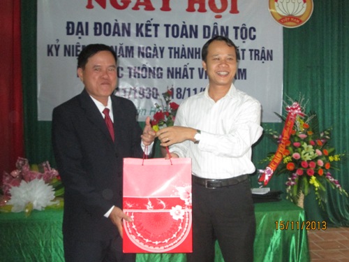 Bí thư Huyện ủy dự ngày hội đoàn kết toàn dân tại thôn Hòa Tiến xã Hùng Sơn